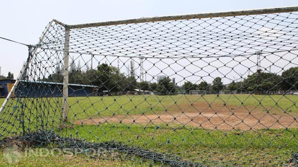 Lapangan ini sering mendapat kritikan, salah satunya dari Timnas U-23 Korea Selatan yang menyebut lapangan ini sangat buruk.